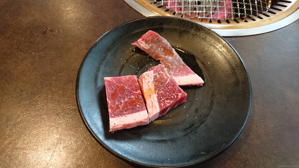 焼肉 宝島の90品以上食べ放題の熟成ランプステーキ