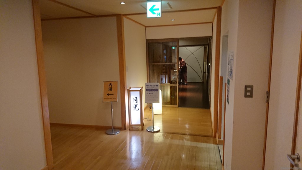 宝川温泉 汪泉閣 朝食会場の食事処「月光」の出入口