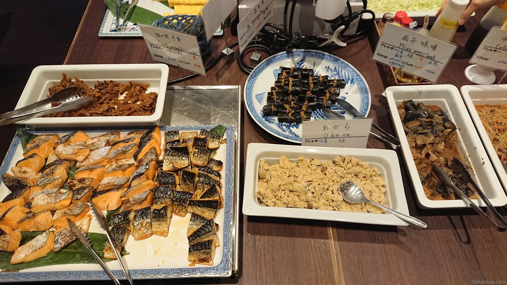 宝川温泉 汪泉閣 朝食ビュッフェの畑の肉 牛蒡(ごぼう)、焼き鮭、焼き鯖