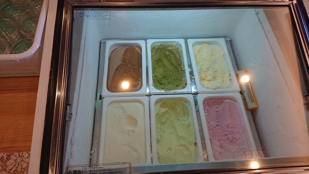 平城苑 矢切のデザートバーのアイスクリームボックス