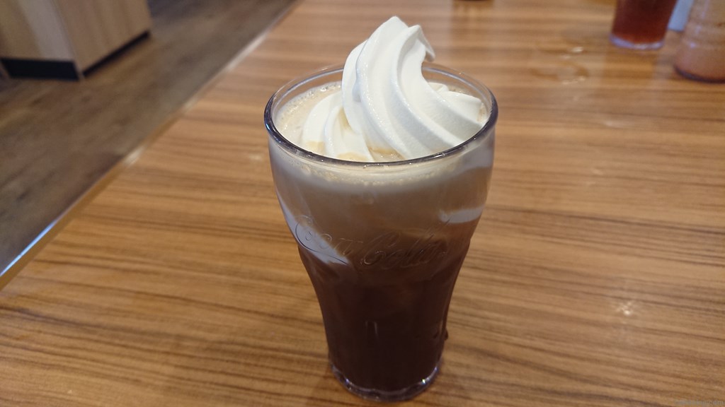 平城苑 矢切 デザートバーのソフトクリームで作ったコーヒーフロート