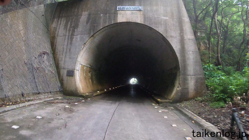 小笠原諸島 母島 都道241号沖港北港線　猪熊谷トンネル (121m)