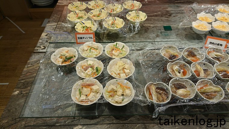 ホテル ライジングサン宮古島の朝食ビュッフェ 豆腐チャンプル 鶏肉の煮物