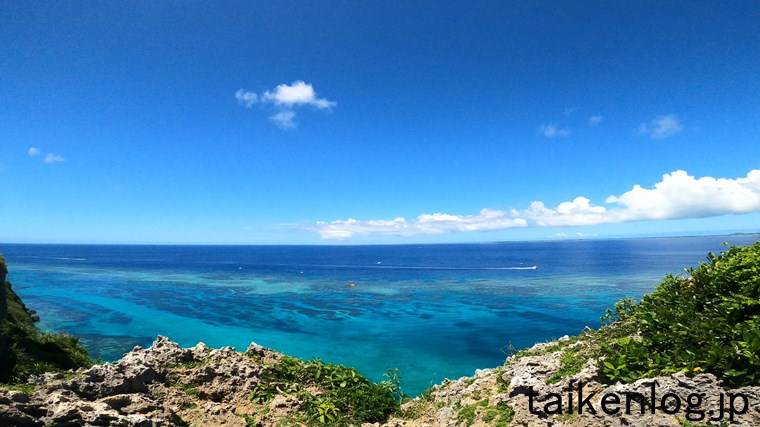 伊良部島の「イグアナ岩」からの眺め 西方向