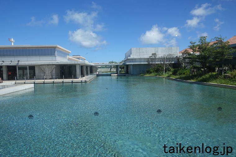 下地島空港ターミナル施設内にある池