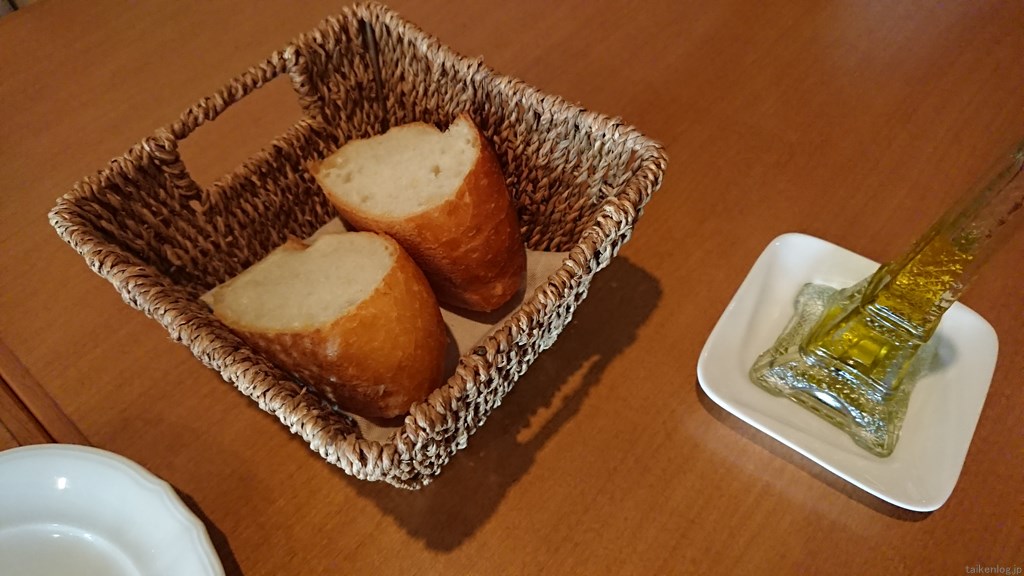柏 ビストロペイザンヌ ランチAコースのパン