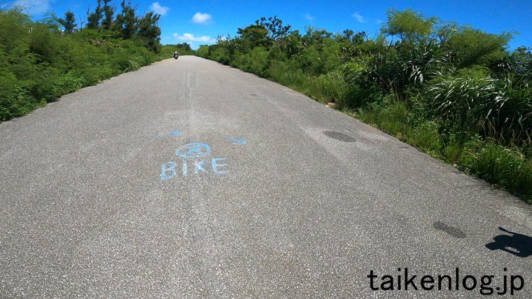伊良部島の三角点の入り口の目印「BIKEポイント」