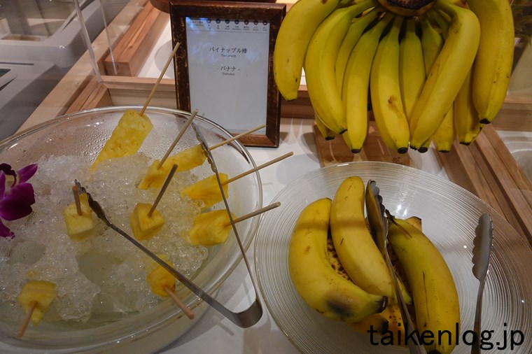 星野リゾート 西表島ホテル 朝食ビュッフェ パイナップル、バナナ