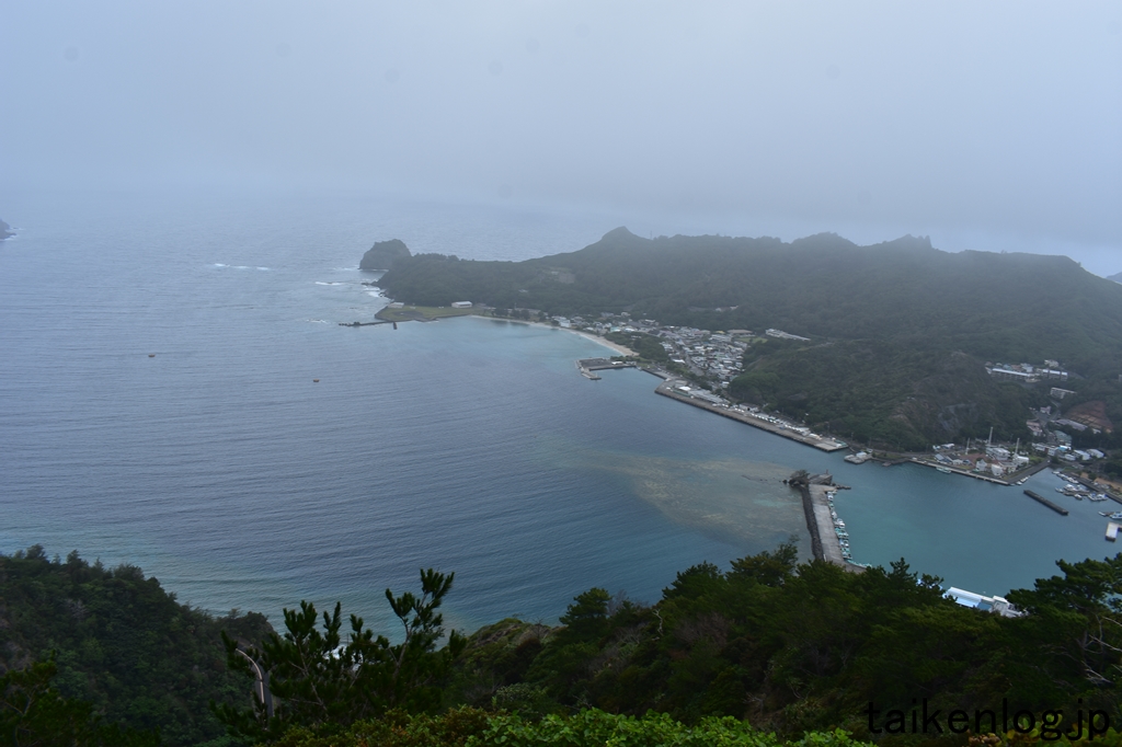 父島 旭山展望台からの眺め その2 眼下に二見港が見える