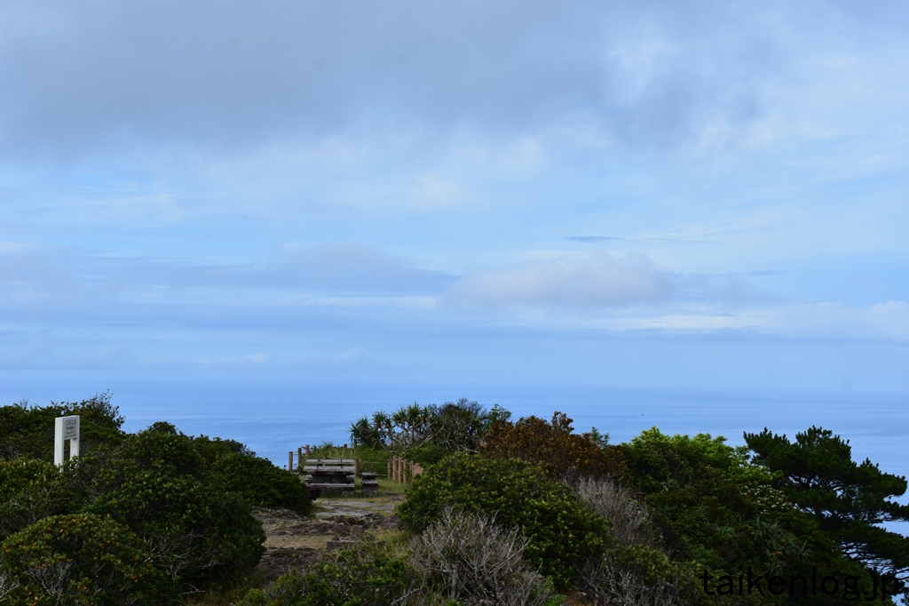 父島 中央山の山頂広場から東方向の眺め
