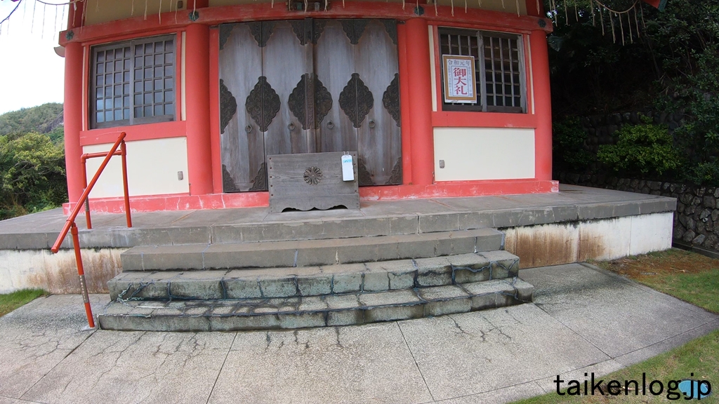 父島 大神山神社の拝殿