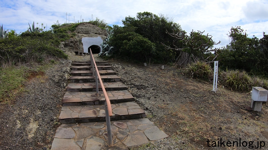 父島 大神山メイン展望台の先にあるトンネル
