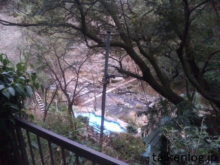 2011年2月の大滝温泉 天城荘 川沿いのようす