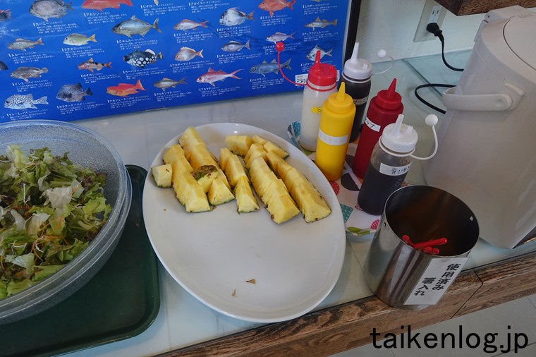 西表島 イルマーレウナリザキの朝食ブッフェ パイナップル
