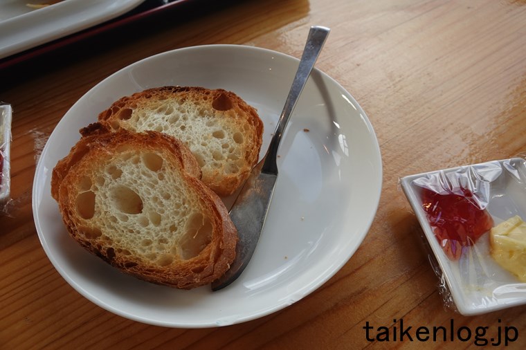 西表島 イルマーレウナリザキの朝食ブッフェ パン