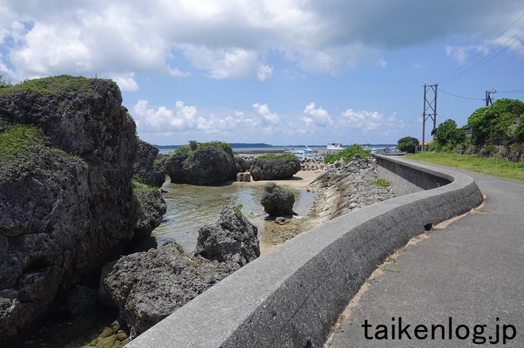 大神島東側の大岩の南側の外周道