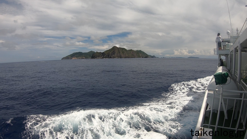 ははじま丸船上から見える母島の北端