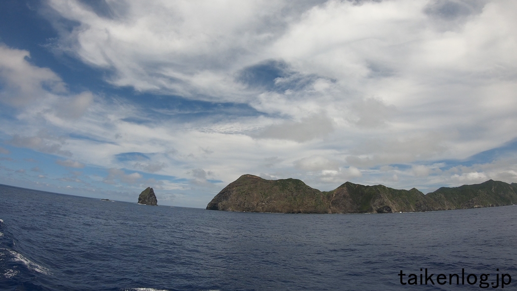 ははじま丸船上から見える母島の北側
