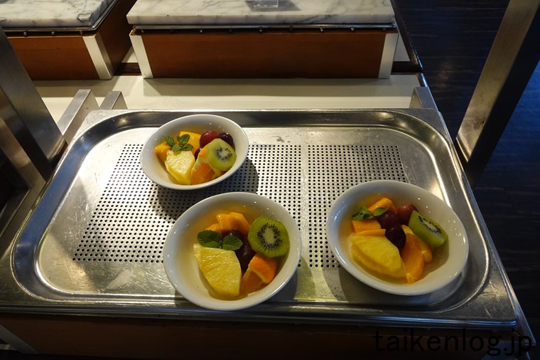 石垣島 南の美ら花 ホテルミヤヒラ 朝食ビュッフェのフルーツ