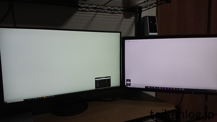 EV3285(左)とEV2736W(右)のカラーモードをsRGBにしたときのようす