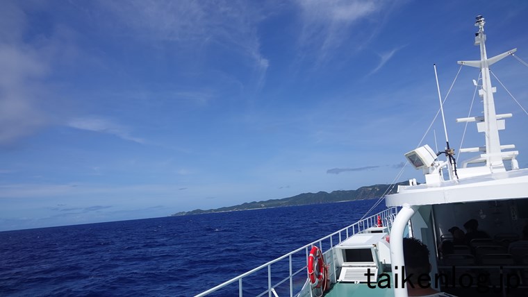 「マリンライナーとかしき」船上からみえる渡嘉敷島