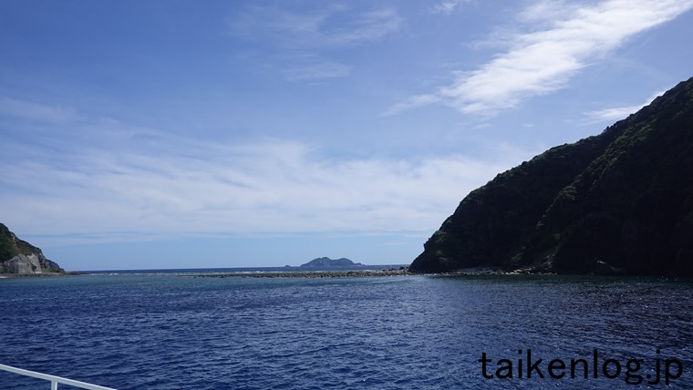 「マリンライナーとかしき」船上からみえる城島(右)