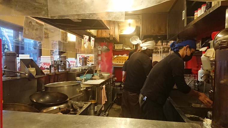 北海道ラーメン ひむろ 柏店の厨房