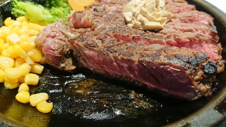 いきなり!ステーキのワイルドステーキの450g(2420円)の厚み