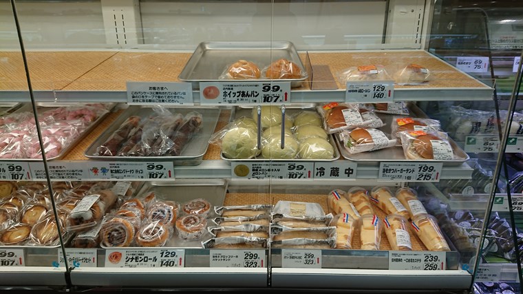 ツルヤ軽井沢店のパンコーナー その1