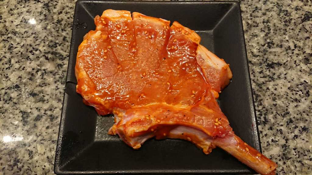 熟成焼肉いちばんのいちばん名物コース以上から注文できる「ワイルド豚トマーホーク」実際に利用したときの現物