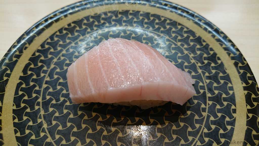 はま寿司の100円大トロ(ミナミマグロ)2皿目のネタの厚さ