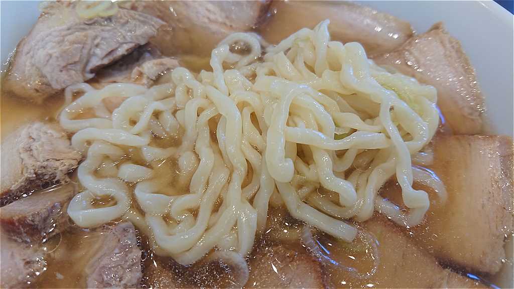 喜多方ラーメン坂内の焼豚ラーメンの麺