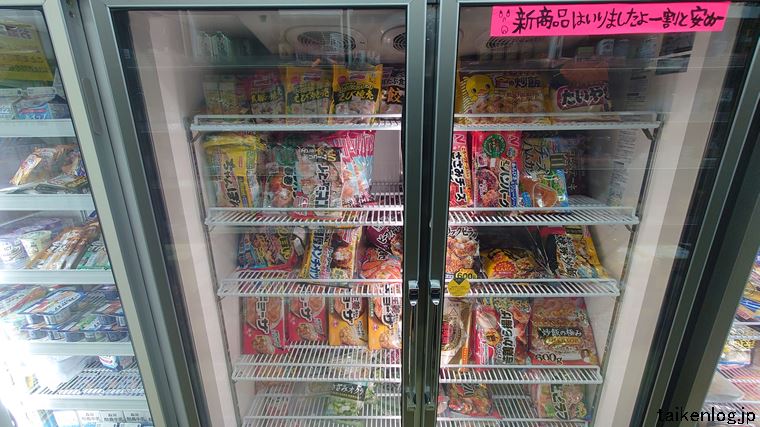 座間味島にあるスーパーマーケット 105ストアーの冷凍庫