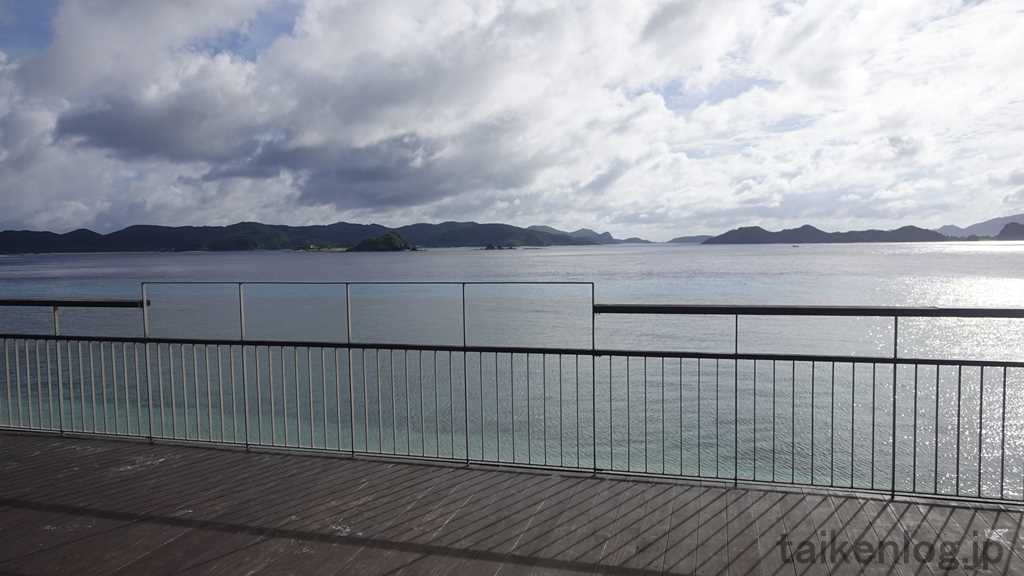 阿嘉島の北浜ビーチ(ニシバマビーチ)休憩所屋上からの眺め 東側