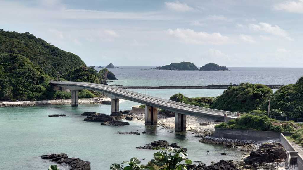 慶留間橋と外地島