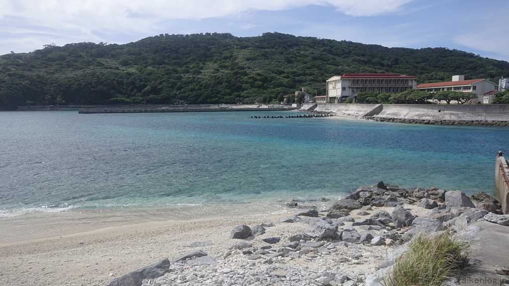 外地島にある外地の浜の対岸は慶留間島