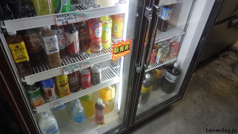 座間味島にあるスーパーマーケット 小嶺商店の店内にある冷蔵庫 その5
