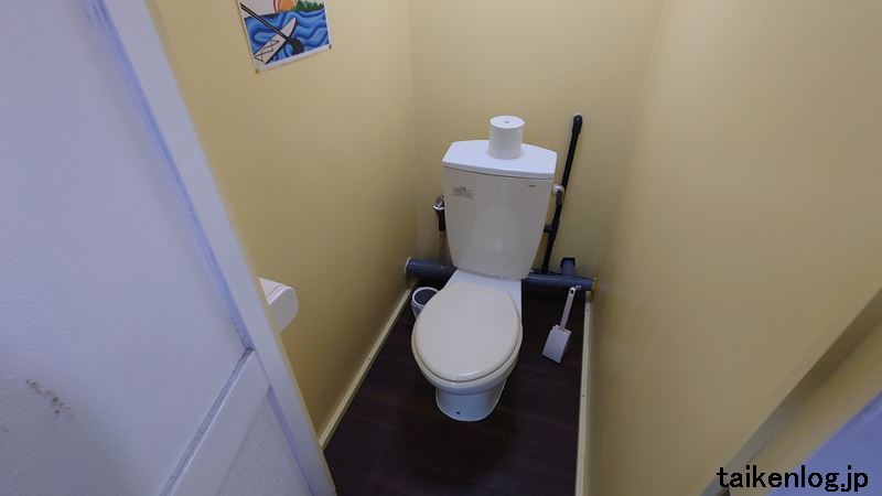 座間味インターナショナルゲストハウスの男女兼用トイレ