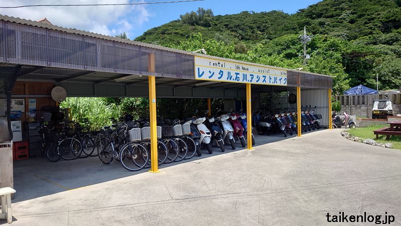 座間味島にあるレンタルバイク屋「レンタルちゃりんこバイク石川」の店舗外観