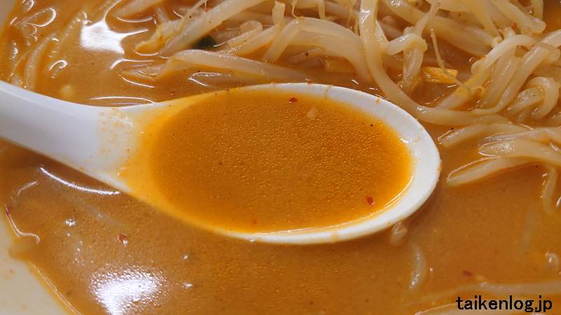 日高屋の秘伝の辛味噌ラーメンのスープ