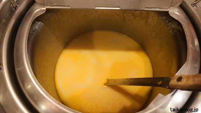 トマトアンドオニオンのスープバーのコーンスープ