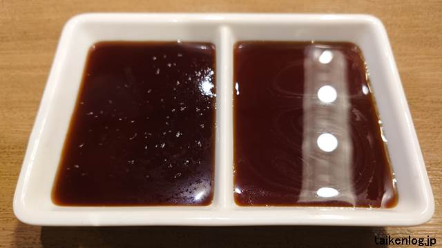 焼肉ライクの生醤油だれ(右)と淡麗醤油だれ(左)