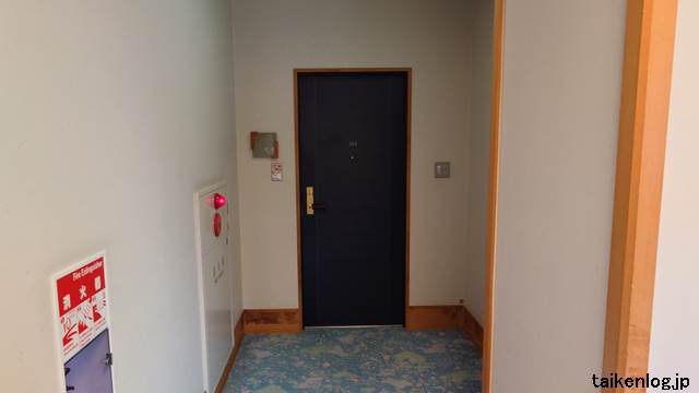 泡の湯 新館3階 琥珀(こはく) 部屋の扉