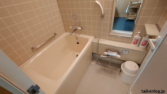 泡の湯 新館3階 琥珀の浴室(バスとシャワー)