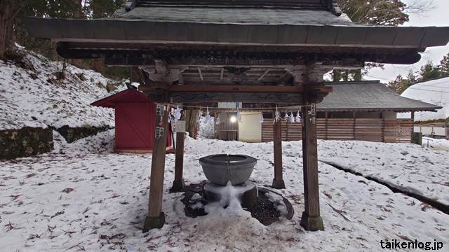 戸隠神社 中社の手水舎(参拝前の清め)