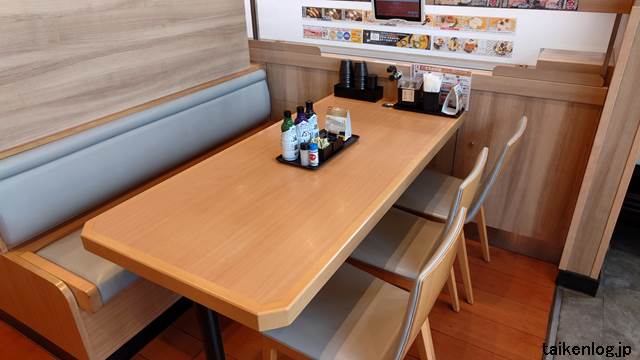 かっぱ寿司のテーブル席