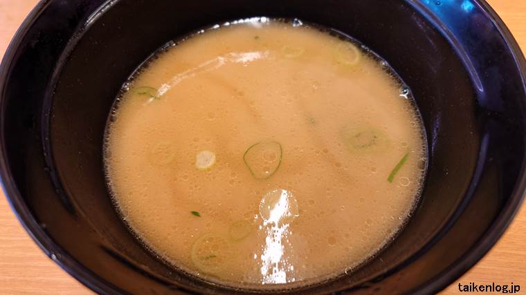 スシローの濃厚かに味噌ラーメンのスープ