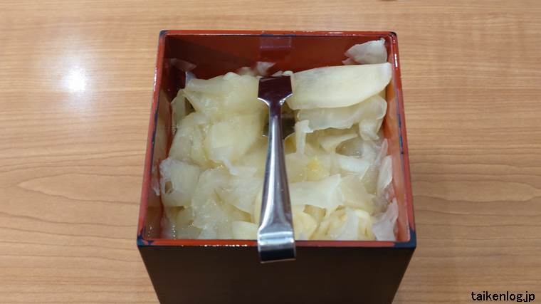 くら寿司の卓上にある甘酢生姜(ガリ)