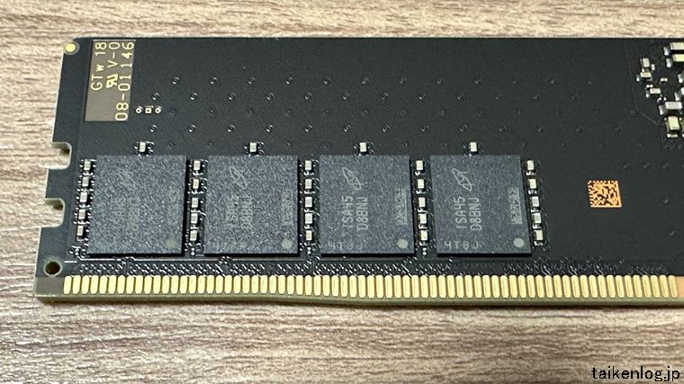 CT2K32G48C40Uのメモリチップ