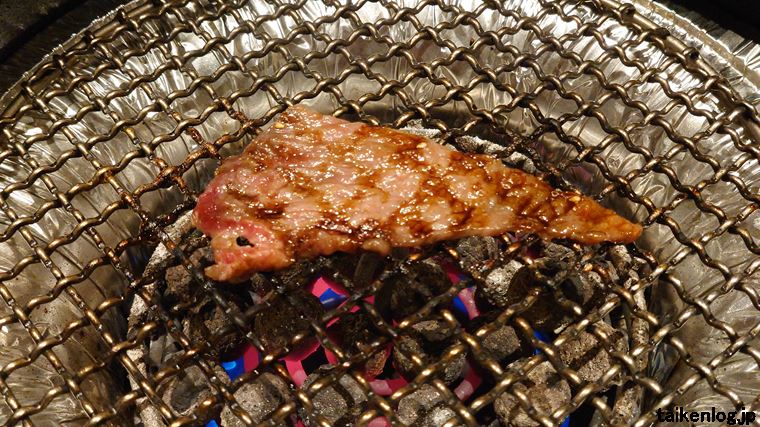 焼肉トラジ 肉の日のランチ限定 黒毛和牛焼肉御膳の肉7枚目が焼きあがった状態